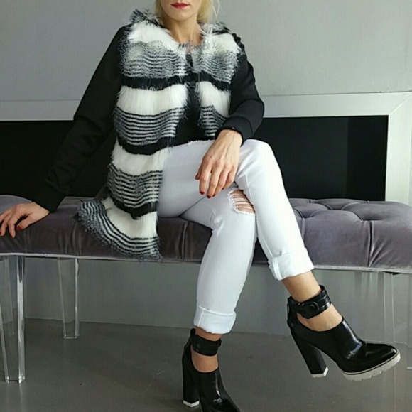 OPAL Faux Fur Vest - Picture 2 of 4